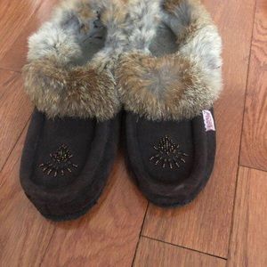 Soft moc moccasins in a rich brown colour